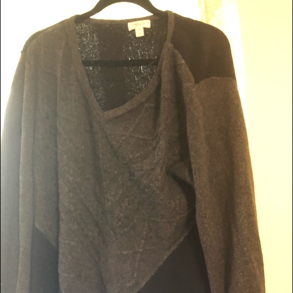 Gray/black sweater